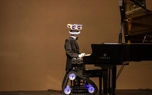 عکس جالب از رباتی که پیانو می نوازد!