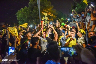 شادی مردم شیراز پس از صعود تیم فجر سپاسی به لیگ برتر