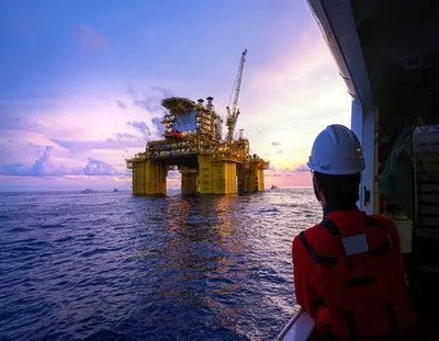 بازی خطرناک در خلیج فارس | ترامپ پا روی گردن ایران گذاشت